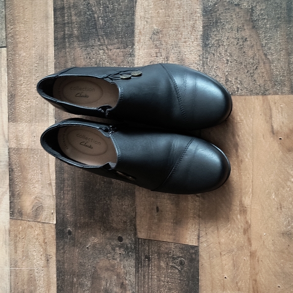 Clarks Ultimate Comfort Black Leather Zip Booties Sz 6 Women 36 EU - Picture 12 of 16